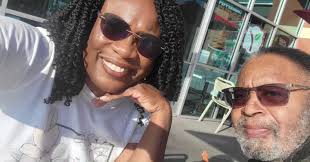 giant spoon yogurtland