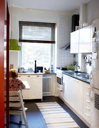 Typische Kuche Mit Essplatz Einer Kleinwohnung Umbau Kleiner Kuche Deko Tisch Gestaltung Kleiner Raume
