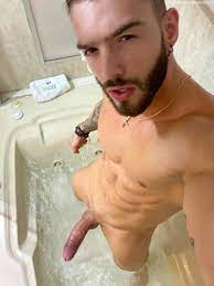 Solo Archives - Nude Men, Nude Male Models, Gay Selfies & Gay Porn