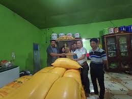 Kalau aku tidak meladeni, dia mengancam akan memberitahukan skandal ini ke ayahnya. Pt Paramitha Persada Tama Tunaikan Kewajiban Serahkan Csr Kepada Desa Boenaga Dan Boedingi Sultrademo Co