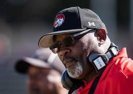 Zapata's field goal with 27 seconds left lifts Blue Bears