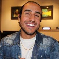 Robert Barragan's Instagram, Twitter & Facebook