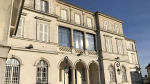 Issuance and withdrawal of banknotes. Laval La Banque De France Va Faire Ses Cartons Et Demenager Pres De La Gare Laval Maville Com