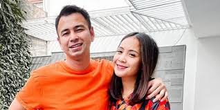 Potret keluarga jelang lebaran mulai diunggah nagita slavina atau gigi pekan lalu di instagram. Nagita Slavina Bagi Bingkisan Lebaran Ke Karyawan Ada Yang Dapat Iphone Dream Co Id