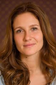 Aline Jones's Instagram, Twitter & Facebook