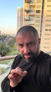 אלמוג כהן סוף סוף מדבר לעיניין