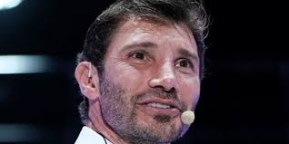 Stefano De Martino, il funerale del padre Enrico. Belen commossa e c'è anche  Emma