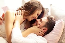 Cerpen romantis suami istri ketika sore sepulang kerja seorang suami melihat isteri yang tertidur pulas karena kecapekan bekerja sehari. Perkara Isteri Mahu Suami Lakukan Ketika Hubungan Intim