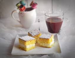 Amesteca ouale cu trei linguri de zahar si uleiul. Prajitura Simpla Cu Crema De Vanilie Dulciuri Fel De Fel