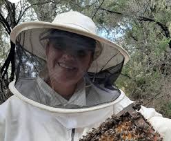 La apicultora Virginia Márquez queda segunda en el Concurso de Mieles  'Expomiel' en la categoría de multiflorales
