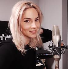 Celo otroštvo sem jih prepevala in mislim, da znam vsako noto na pamet 😂..  Danes pa že razmišljam o sredinem coverju.. Katero bi izglasovali? 1.  Celine Dion 2. Mariah Carey 3. Whitney Houston