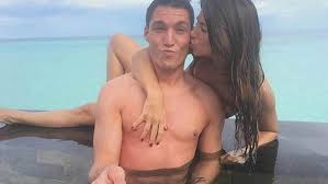 Aleix espargaró anuncia que será padre de gemelos. El Piloto Espanol Aleix Espargaro Y Su Pareja Marca Com
