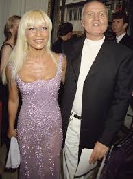 When was gianni versace born and when did he die? Zemedelstvi Reduktor Kovarna Alegra Versace Young Orientace Cina Dat