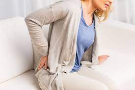 Cette douleur affecte les muscles, les les attaques de lumbago sont caractérisées par une forte douleur, une raideur et/ou des mouvements altérés. Lumbago Comment Soulager Un Tour De Reins