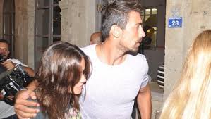 Jun 14, 2021 · kısa süre önce final yapan doğduğun ev kaderindir dizisinde rol alan yakışıklı oyuncu i̇brahim çelikkol, mimar mihre çelikkol ile 2017 yılında nikah. Ibrahim Celikkol Ile Esi Mihre Mutlu Nun Mutlu Halleri