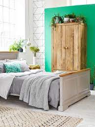 In the 2020 real simple home, fillip and jamie hord, the organizing pros behind horderly, created our dream bedroom closet.custom elfa shelving, neatly folded stacks of sweaters and jeans, and glorious rows of shoe storage make this closet especially covetable.short of calling this closet our own (a clear first choice), our next best bet is to borrow some of the organization ideas hiding inside. How To Achieve A Super Clean Organised And Clutter Free Bedroom