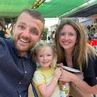 100+ perfiles de «Carly»