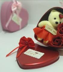No matter your girlfriend's tastes, there's a gift she'll love below. Gifts For Her Unique Gift For Girlfriend India Gifts For Women The Shopcircuit