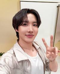 Today'sBangtan] Hobi is locked up in the compliment jail 😎 Snack giveaway  from the fridge 🍿 #Today'sJHOPE #jhope #제이홉 #BTS #BangtanSonyeondan  #FridgeView #InTheEnd_It'sJHOPE #Actually_JungHoseok #SweetHopeInEveryWay