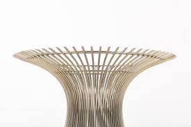 Plateau épaisseur 42 mm en polyéthylène coloris beige, aspect granuleux. Table Part Of The Collection Of Furniture In Metal Rods A Design Classic
