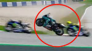Gp accident chute explosion accident auto et moto gp accident de voiture et moto des courses youtube accident moto mortel. Motogp Terrifying Austrian Gp Crash Leaves Valentino Rossi Fuming