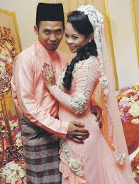 Siti sarah dimasukkan ke icu selepas tahap oksigen semakin tidak stabil. Shuib Sepahtu Dan Siti Sarah Bersanding Lagi Ciklapunyabelog Blogspot My