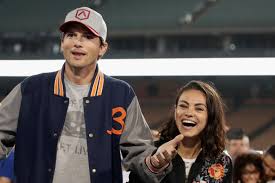 Mila kunis rose to fame during her stint on that '70s show and has since become known as one of the sexiest women in hollywood. Ashton Kutcher Mila Kunis Kinder Spielen Gegen Lockdown Langeweile Mit Mull Gala De