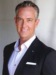 L E A D E R S O F I N F L U E N C E :