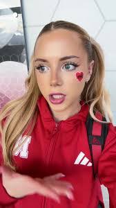 Jessica Gant's Instagram, Twitter & Facebook