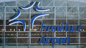 You can directly contact the airport for flight arrival information via phone at 4918053724636. Frankfurter Flughafen Fraport Nur Langsame Erholung Zdfheute