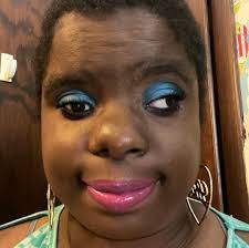 Easy, barely-there makeup routine with Thrive mascara