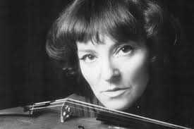 Next is Sarah Strohm, who is competing in the Lionel Tertis International  Viola Competition! 🇨🇭 🇩🇪 Sarah, born in 2005, studied viola from the  age of seven with Noémie Bialobroda at the