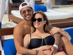 O cantor zé felipe e a influenciadora digital virgínia não escondem mais que estão apaixonados. Ze Felipe Diz Que Engravidou Virginia Fonseca 10 Dias Apos Ela Fazer Lipo Lad Popline