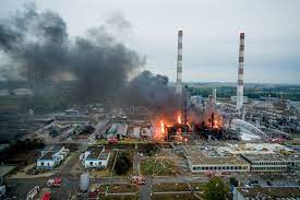 The explosion took place at around 5:30 am (0330 gmt) in a site owned by the bayernoil group near the bavarian city of ingolstadt, on the banks of the danube river. Nach Der Raffinerie Explosion Bayernoil Bittet Um Verzeihung Pfaffenhofen Today