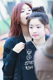 Einzigartige tzuyu poster bestellen ○ von künstlern designt und verkauft ○ hochwertiger. Twice Has Hilariously Opposite Reactions To Tzuyu And Dahyun S Aegyo Kissasian