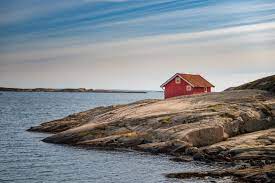 Ein haus am meer kaufen, irgendwo zwischen dem silbernen schimmern des mondes und dem abtauchen der sonne über den vielen, vielen kleinen wellen am ende eines wunderschönen tages. Die Corona Krise Wird Unseren Alltag Nachhaltig Verandern Hotel Am Meer Haus Am Meer Ferienhauser Am Meer