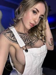 justpeechi on X: RT if I should unbutton the overalls 🤭  t.cooOgDKvb4FR  X