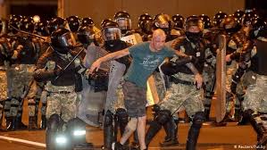 Posle Vyborov V Belarusi Miliciya Zhestko Razgonyaet Protestuyushih Vazhnejshie Politicheskie Sobytiya V Belarusi Ocenki Prognozy Kommentarii Dw 09 08 2020
