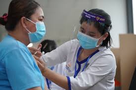 Theo báo cáo của các nhà sản xuất cũng như của một số nước, hiệu lực của các với vắc xin astrazeneca, tỉ lệ sốc phản vệ, cục máu đông sau tiêm rất hiếm gặp, chiếm một tỉ lệ rất nhỏ. Jvn Vin2qfqtim