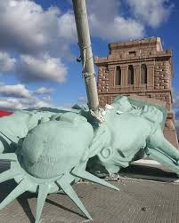 As causas do fogo que consumiu a réplica da estátua da liberdade ainda são desconhecidas. 6m2iqiyhux7 9m
