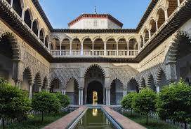 La fortaleza palatina, construida por los musulmanes para controlar el guadalquivir. Alcazar In Sevilla
