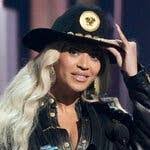 Janice Pifer's Instagram, Twitter & Facebook