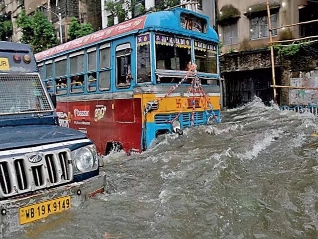 Kolkata weather update: IMD issues orange alert, warns of rainfall, thunderstorms and strong winds for today. Check full week's forecast - The Economic Times