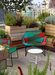 Terrasse Gestalten Hochbeete Holz Blumen Grune Pflanzen Stuhle Aus Metall Terrasse Dekor Terrasse Gestalten Hochbeet Holz