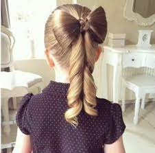 Idee Coiffure Description Un Formidable Noeud Tres Elegant Suggestion Coiffure Petit Coiffure Fillette Mariage Coiffure Mariage Enfant Coiffure Fillette