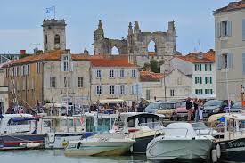 Its highest point has an elevation of 20 metres (66 feet). 7 Aktivitaten Auf Der Ile De Re