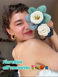 Fiorellini all’uncinetto 🌷🐝🧵🧶 #uncinetto #crochet #filato #yarn  #handmade #handmadewithlove #fattoamano #fattoamanoconamore #cotone #cotton  #tresferefilati #filatiderba #fiori #flowers #fiore #flower ...
