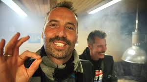 To komikere undersøger, hvorfor det er bedre at bo i Jylland end i  København