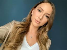 Eminem S Daughter Hailie Jade Scott Celebrates Her 24th Birthday With Disco Themed Photoshoot In 2020 Eminems Daughter Eminem Prettiest Celebrities