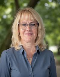 Kimberly Backman, LLM • Center for Animal Law Studies • Lewis & Clark